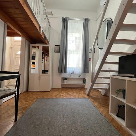 Lovely Little Loft Studio In The Heart Of Budapesta Exterior foto