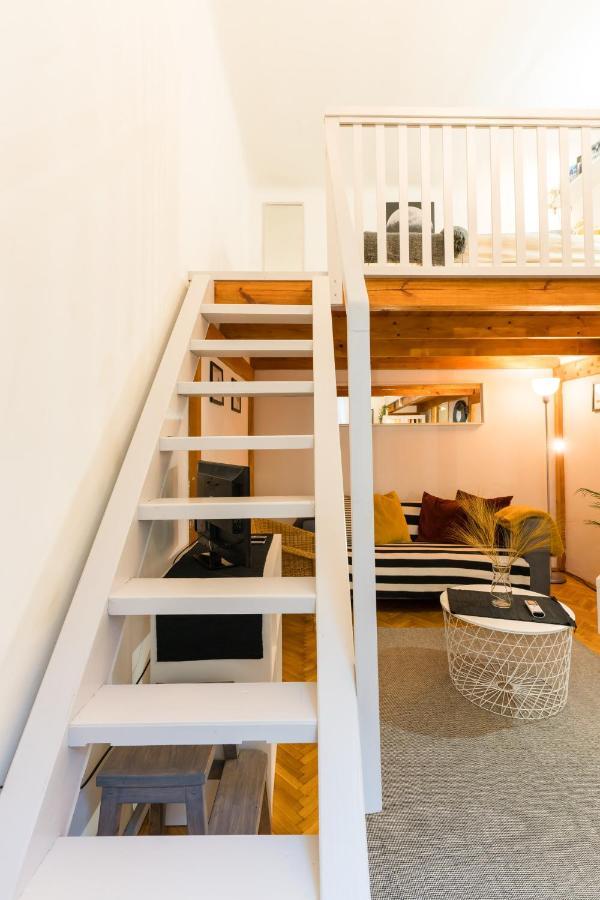 Lovely Little Loft Studio In The Heart Of Budapesta Exterior foto