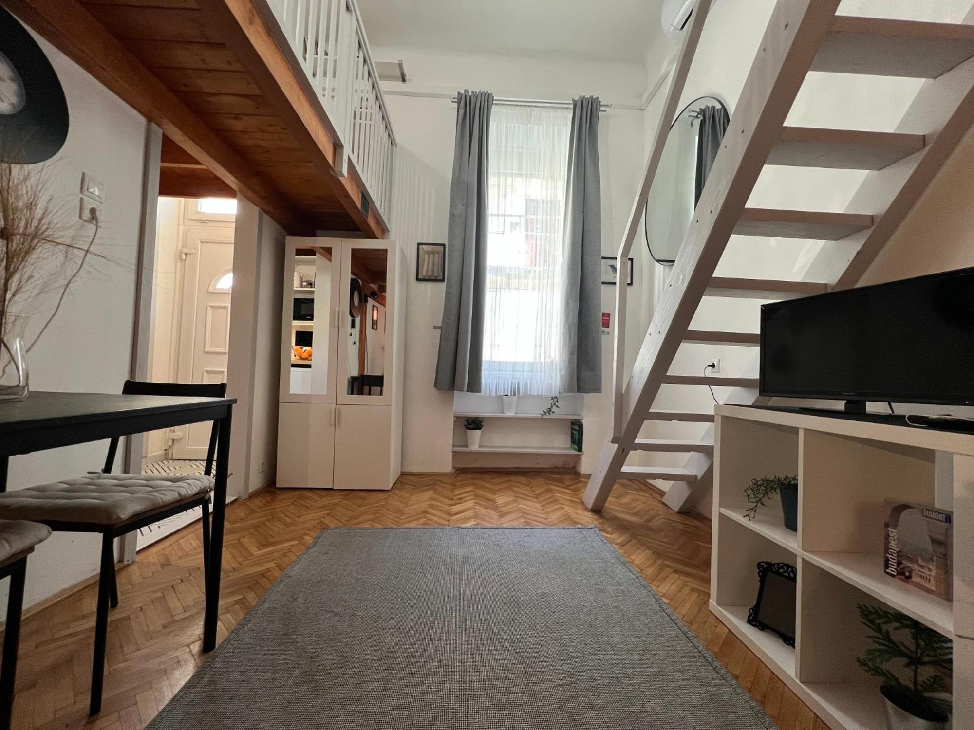 Lovely Little Loft Studio In The Heart Of Budapesta Exterior foto