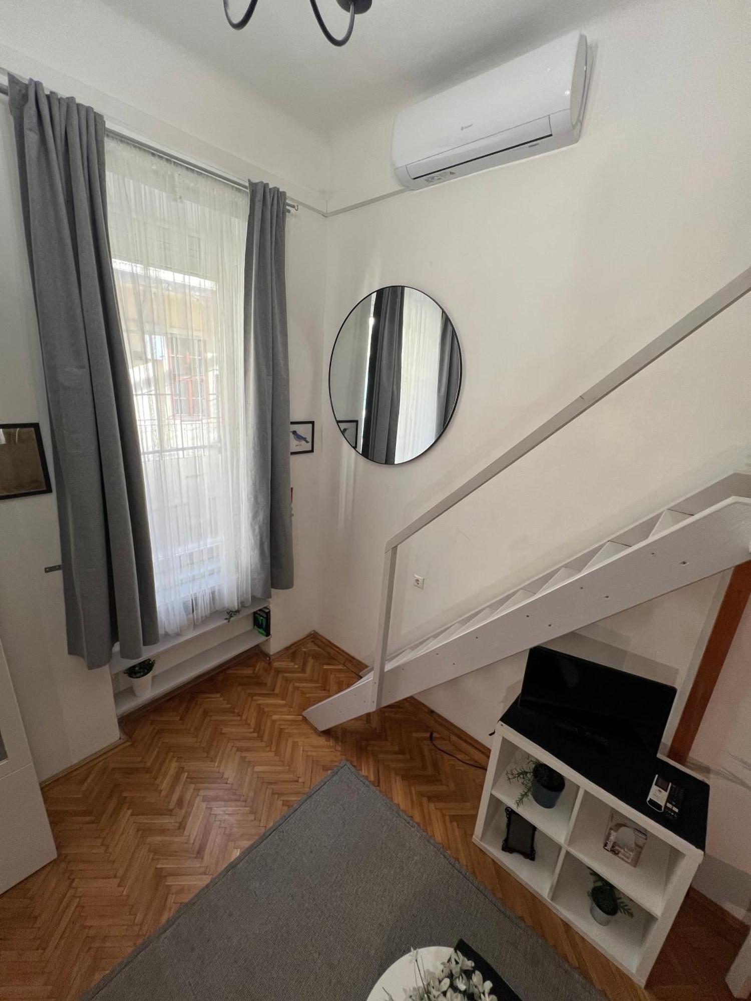 Lovely Little Loft Studio In The Heart Of Budapesta Exterior foto